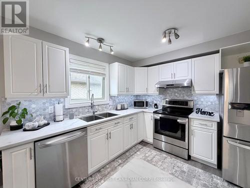 9 Barrett Crescent, St. Thomas, ON - Indoor Photo Showing Kitchen With Double Sink
