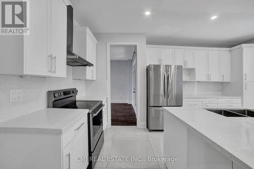 2171 Jardine Crescent, Burlington, ON - Indoor Photo Showing Kitchen With Double Sink With Upgraded Kitchen