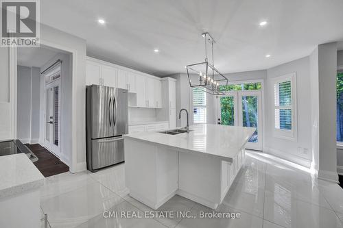 2171 Jardine Crescent, Burlington, ON - Indoor Photo Showing Kitchen With Double Sink With Upgraded Kitchen