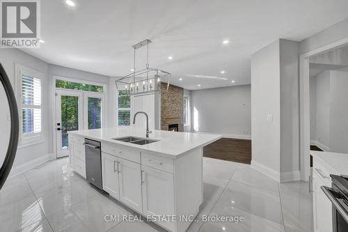2171 Jardine Crescent, Burlington, ON - Indoor Photo Showing Kitchen With Double Sink With Upgraded Kitchen