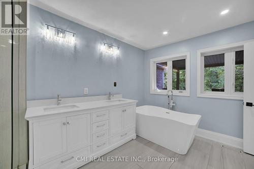 2171 Jardine Crescent, Burlington, ON - Indoor Photo Showing Bathroom