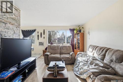 2123 Reynolds Street, Regina, SK - Indoor Photo Showing Living Room