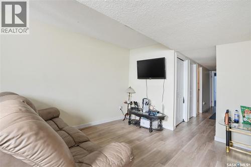 2123 Reynolds Street, Regina, SK - Indoor