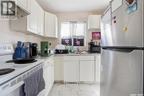 2123 Reynolds Street, Regina, SK - Indoor Photo Showing Kitchen With Double Sink