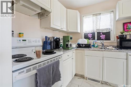 2123 Reynolds Street, Regina, SK - Indoor Photo Showing Kitchen