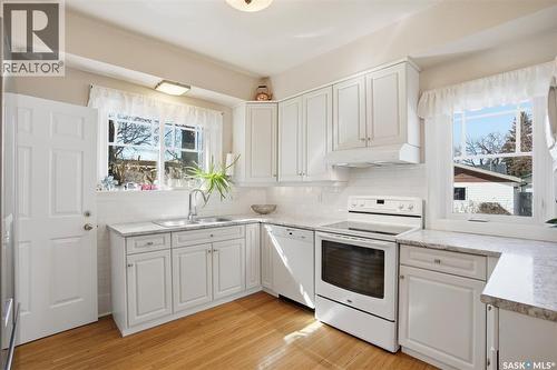 903 6Th Avenue N, Saskatoon, SK - Indoor Photo Showing Kitchen With Double Sink