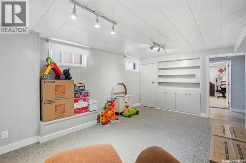 903 6Th Avenue N, Saskatoon, SK - Indoor Photo Showing Garage