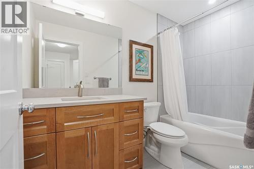 512 7Th Street E, Saskatoon, SK - Indoor Photo Showing Bathroom