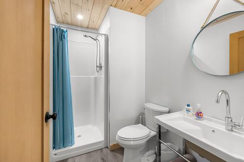 6318 Balsam Road, Wasa, BC - Indoor Photo Showing Bathroom