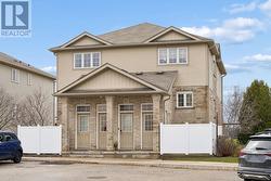 1B - 240 WESTMEADOW DRIVE  Kitchener, ON N2N 0A1