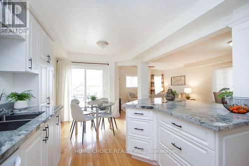 200 Bathgate Crescent, Clarington, ON - Indoor Photo Showing Kitchen With Upgraded Kitchen