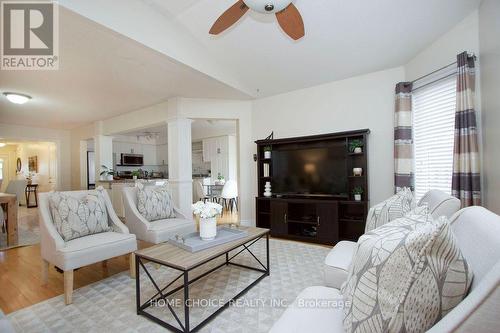 200 Bathgate Crescent, Clarington, ON - Indoor Photo Showing Living Room