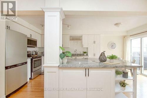 200 Bathgate Crescent, Clarington, ON - Indoor Photo Showing Kitchen With Upgraded Kitchen