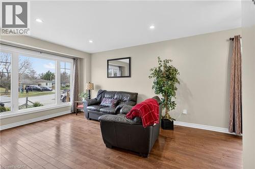 106 Hahn Avenue, Cambridge, ON - Indoor Photo Showing Living Room