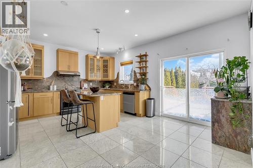 3852 Concord, Windsor, ON - Indoor Photo Showing Kitchen
