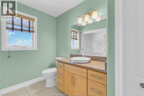 3852 Concord, Windsor, ON - Indoor Photo Showing Bathroom