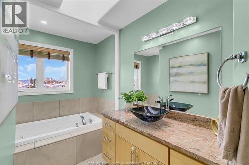3852 Concord, Windsor, ON - Indoor Photo Showing Bathroom