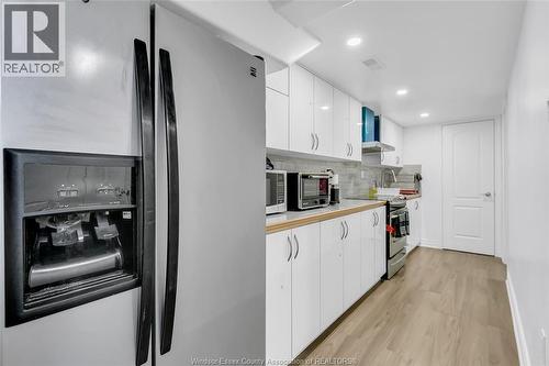3852 Concord, Windsor, ON - Indoor Photo Showing Kitchen