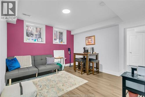 3852 Concord, Windsor, ON - Indoor Photo Showing Living Room