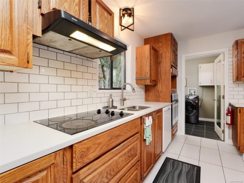 905 Gade Rd, Langford, BC 