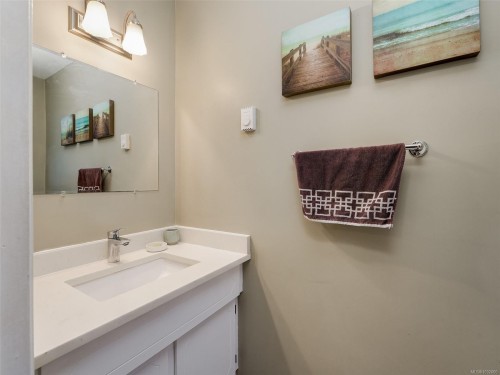 905 Gade Rd, Langford, BC 