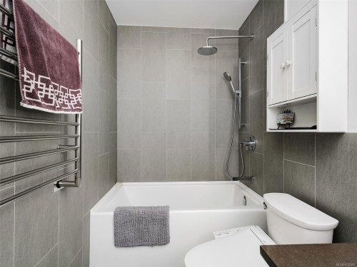 905 Gade Rd, Langford, BC 