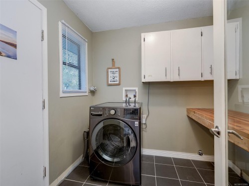905 Gade Rd, Langford, BC 