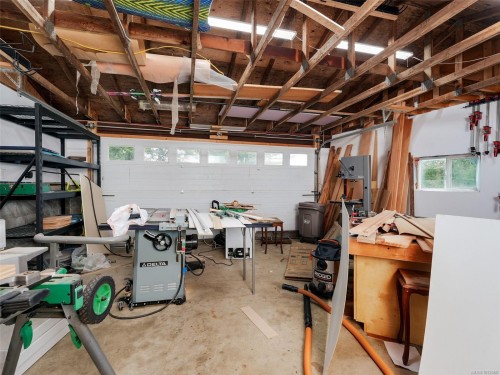905 Gade Rd, Langford, BC 