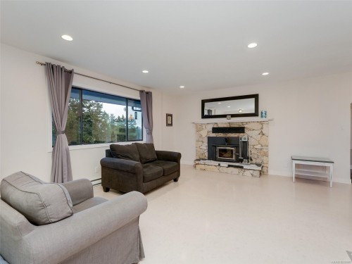 905 Gade Rd, Langford, BC 