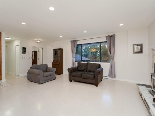905 Gade Rd, Langford, BC 