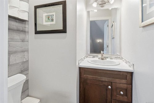 23 Pilot St, Victoria, BC - Indoor Photo Showing Bathroom