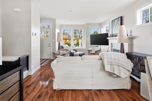 23 Pilot St, Victoria, BC - Indoor