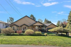 517 Tait St Saanich, BC V8Z 2C7