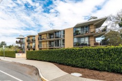 401-2210 Cadboro Bay Rd Oak Bay, BC V8R 5G9