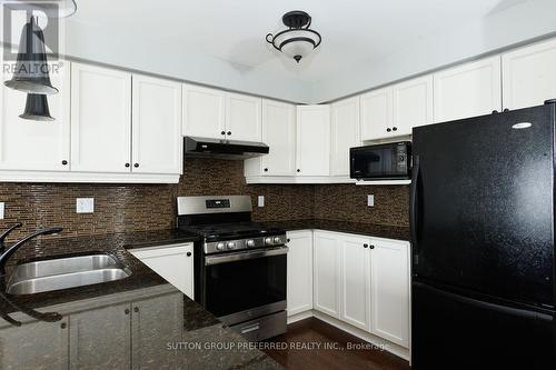 26 - 270 North Centre Road, London North (North R), ON - Indoor Photo Showing Kitchen With Double Sink With Upgraded Kitchen