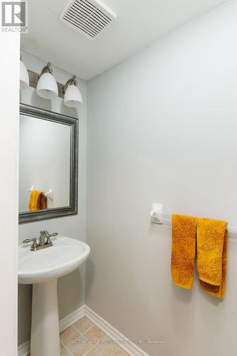 26 - 270 North Centre Road, London North (North R), ON - Indoor Photo Showing Bathroom