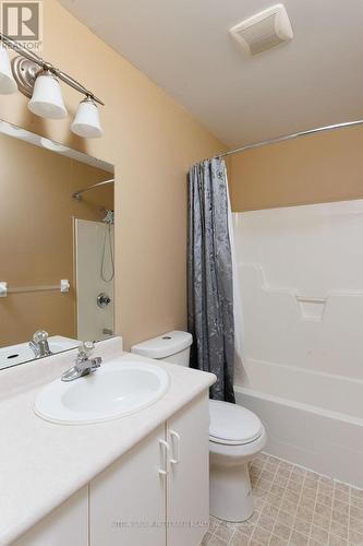 26 - 270 North Centre Road, London North (North R), ON - Indoor Photo Showing Bathroom
