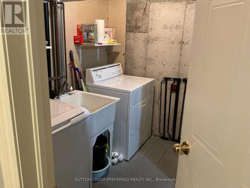 26 - 270 North Centre Road, London North (North R), ON - Indoor Photo Showing Laundry Room