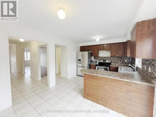 Kitchen - 5797 Tiz Road, Mississauga, ON - Indoor Photo Showing Kitchen With Double Sink