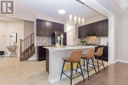 246 Thomas Phillips Drive, Aurora, ON - Indoor Photo Showing Kitchen With Upgraded Kitchen