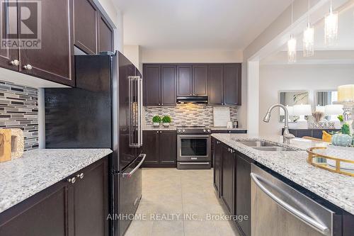246 Thomas Phillips Drive, Aurora, ON - Indoor Photo Showing Kitchen With Stainless Steel Kitchen With Double Sink With Upgraded Kitchen