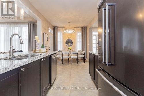 246 Thomas Phillips Drive, Aurora, ON - Indoor Photo Showing Kitchen With Double Sink With Upgraded Kitchen