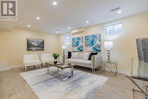 246 Thomas Phillips Drive, Aurora, ON - Indoor