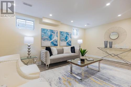 246 Thomas Phillips Drive, Aurora, ON - Indoor Photo Showing Living Room