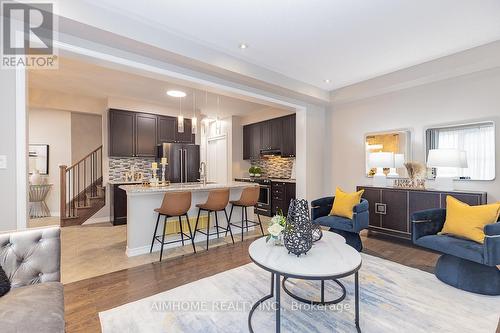 246 Thomas Phillips Drive, Aurora, ON - Indoor Photo Showing Living Room