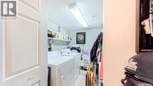706 405 5Th Avenue N, Saskatoon, SK - Indoor Photo Showing Laundry Room