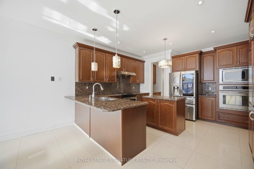 3146 Tacc Drive, Mississauga, ON - Indoor Photo Showing Kitchen With Upgraded Kitchen