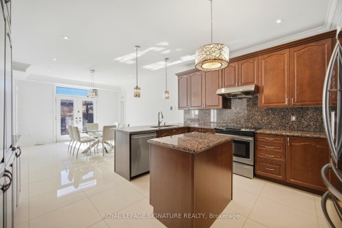3146 Tacc Drive, Mississauga, ON - Indoor Photo Showing Kitchen With Upgraded Kitchen