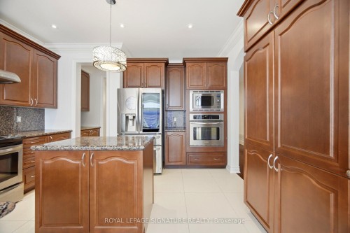 3146 Tacc Drive, Mississauga, ON - Indoor Photo Showing Kitchen With Upgraded Kitchen