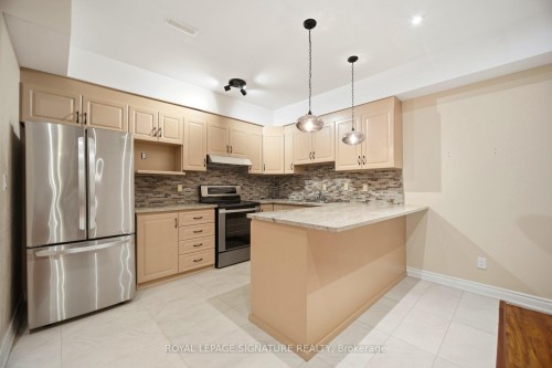 3146 Tacc Drive, Mississauga, ON - Indoor Photo Showing Kitchen With Upgraded Kitchen